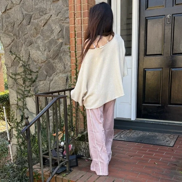 From Paris! Fabulous Wide leg Pants Side detailing wide leg parts side pockets